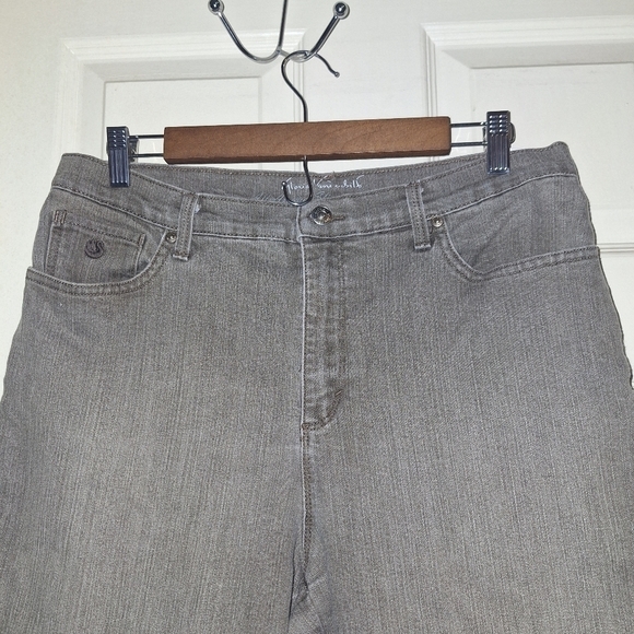Gloria Vanderbilt jeans size 12 - Picture 2 of 6